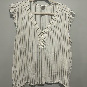 ✨XL BLUE AND WHITE OLD NAVY TOP✨